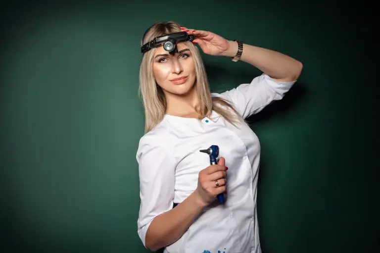 Сурдолог Сліпченко І.В. проводить діагностику слуху в Дніпрі
